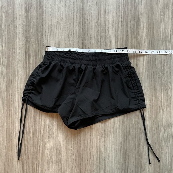 OFFLINE by Aerie Ruched Hot Stuff Short Black Small - Picture 4 of 9